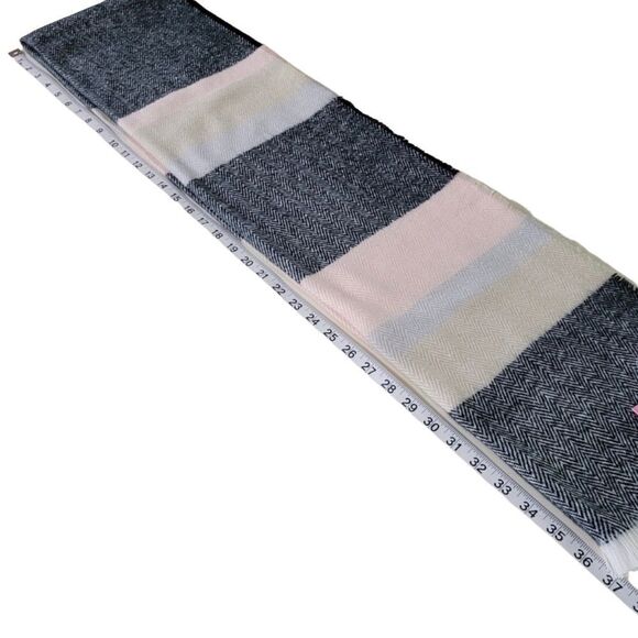 Isaac Mizrahi Herr Blanket Scarf • Black & Blush Pink• NWT - Picture 4 of 8